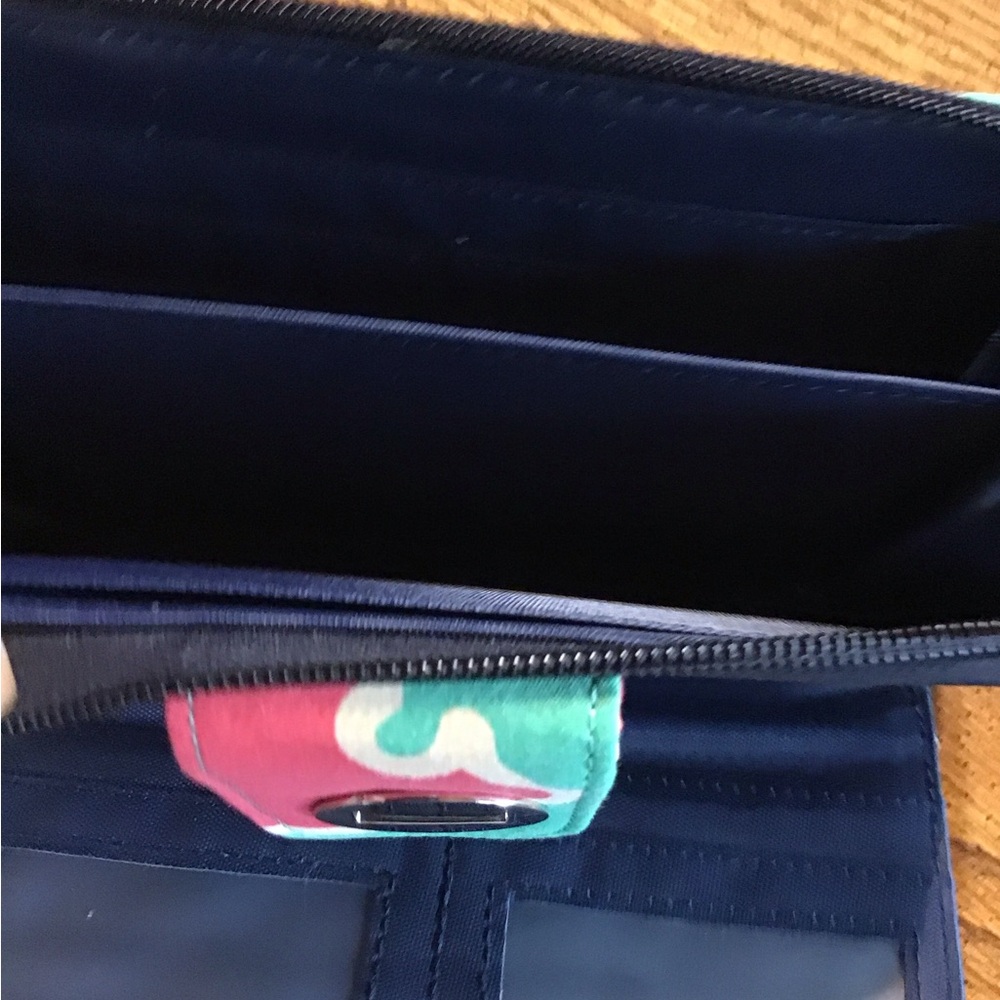Women’s NWT Quilted Wallet lots of storage - Picture 5 of 11
